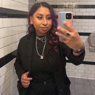 emvrtz's profile picture. 𝖑𝖎𝖈𝖊𝖓𝖘𝖊𝖉 𝖈𝖔𝖘𝖒𝖊𝖙𝖔𝖑𝖔𝖌𝖎𝖘𝖙 ✁ lesbian shit🏳️‍🌈⚢