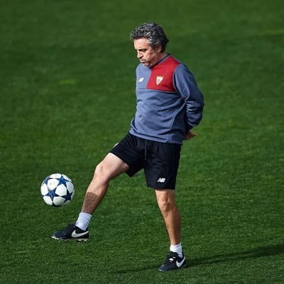 xwindxidris's profile picture. A Passionate Football Coach || An Innovative Tactician || A Lofty Dreamer || Dedicated || Chelsea Through and Through