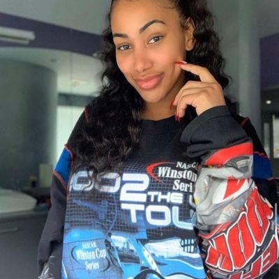 hellen_blay's profile picture. 