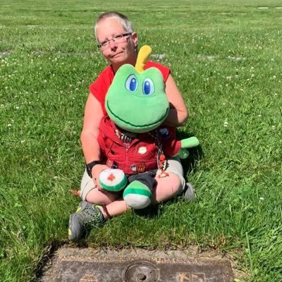 I am a geocacher, been geocaching since 2004, my geocaching name is sweetlife. I am a huge Signal and DGS fan. Love geocaching.