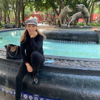 Me gustan los animales, la lectura 📖 pueblear los bellos lugares de Mexico 🇲🇽 vegetariana ❤️💚💜
