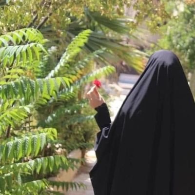 بِاللّهِ اعْتَصَمْتُ وبِاللّهِ اَثِقُ وعَلَی اللّهِ اتوکل🌱
دهه هفتادی💟
کارشناسی ارشد جزا و جرم شناسی👩⚖️
حقوقدان⚖
English teacher📚