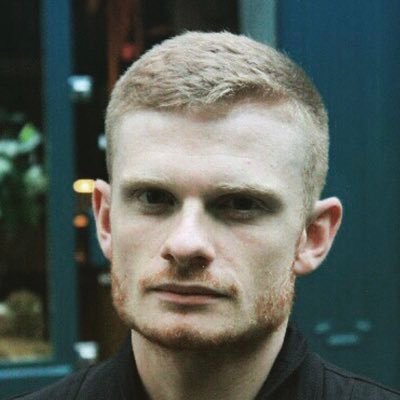 Auteur et metteur en scène. Ici, on est fier.🏳️🌈 « Victime du Monkeypox » askip. Co-fondateur de la Cie Les Adelphes de la Nuit et du Collectif Monkeypox.