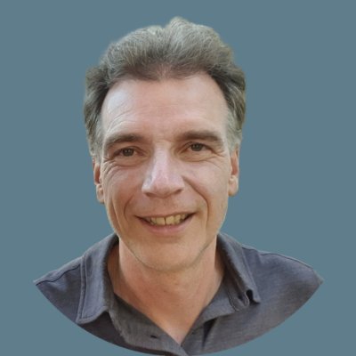 Woordvoerder Staatsbosbeheer, ex-Eneco-NOS-SBS. Willem II fan. Wandelt graag door sombere Belgische landschappen.