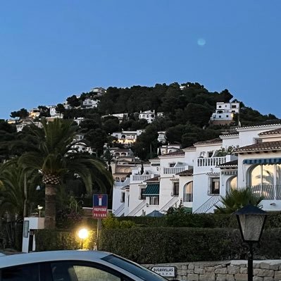 Esthemsuni's profile picture. 