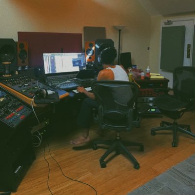 godchildfm's profile picture. grammy winning producer/engineer 🎹👨🏾‍💻