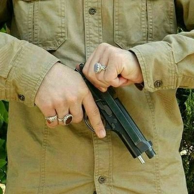 ما سینه زدیم بی صدا باریدند
از هرچه که دم زدیم آنها دیدند
ما مدعیان صف اول بودیم
از آخر مجلس شهدا را چیدند