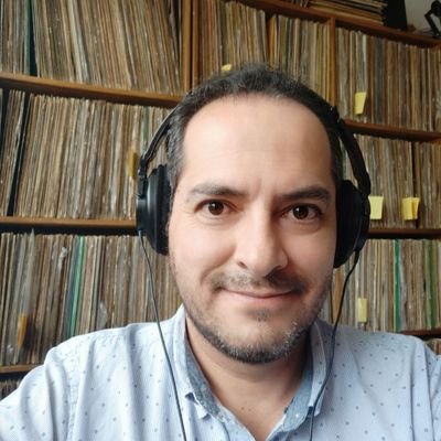 Amante de la buena música, coleccionista y melomano en eterno vacilón, generoso al enseñar y siempre dispuesto a aprender.