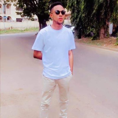 AroAlfred1's profile picture. 