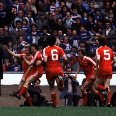 San Joses The Covering Player For Mark McGhee, Hewitts Waiting In The Middle........You Know The Rest