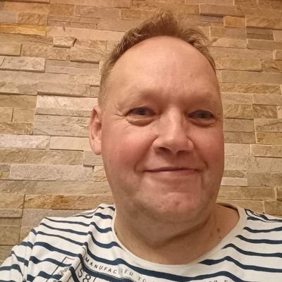Taxichauffeur en koerier,assemblage medewerker geweest
Nu werkzaam als Productiemedewerker/operator bij spuitgieterij.