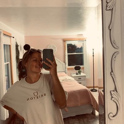 julesyoder05's profile picture. 