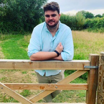 Watford fc / Born in England, aged in Australia / Therapist / Mental health advocate / Pan / Poly / LGBTQ+ Ally 🏳️🌈🏳️⚧️/ Trying to be better