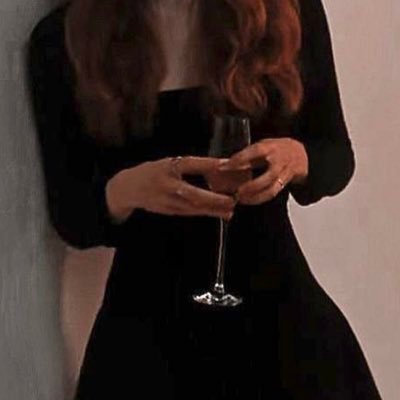 ladyarcxne's profile picture. ⠀⠀⠀⠀ ⠀⠀⠀𝓙𝑜𝑢𝑟𝑛𝑎𝑙𝑖𝑠𝑡𝑒, 𝑎𝑢𝑡𝑒𝑢𝑟𝑒, 𝑐𝑜𝑛𝑓𝑖𝑑𝑒𝑛𝑡𝑒 & ⠀⠀⠀⠀⠀⠀ 𝑝𝑟𝑖𝑛𝑐𝑖𝑝𝑎𝑙𝑒 𝑐𝑜𝑛𝑐𝑢𝑟𝑟𝑒𝑛𝑡𝑒 𝑑𝑒 ℛ𝑖𝑡𝑎 𝒮𝑘𝑒𝑒𝑡𝑒𝑟.