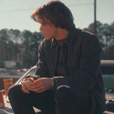 introvertbyers's profile picture. 𝙣𝙤𝙬 𝙥𝙡𝙖𝙮𝙞𝙣𝙜 ; leave me alone , new order .