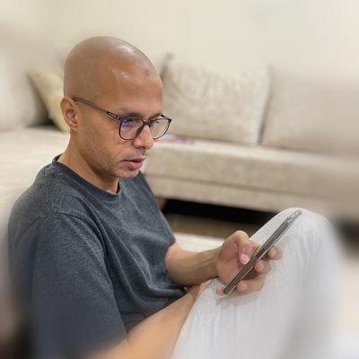 اللهم ارحم أبي واغفرله واجعل قبره روضة من رياض الجنة واحفظ لي امي ومتعها بالصحة والعافية واحفظ لي أهل بيتي واستر علينا ستر الدارين