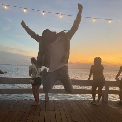 JeremiahJAlmond's profile picture. HHS '22 | Son, brother, austinite. Passionate about skylines, helping others and giving positivity.