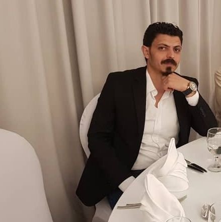 محامي وكاتب قانوني اجازة في القانون من جامعة دمشق ودبلوم عالي في اصلاح القطاع الامني والقضائي جامعة لوند السويدية