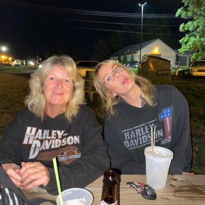 LauraGi81036269's profile picture. happy go lucky