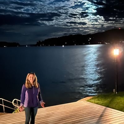 mcjdl528's profile picture. 