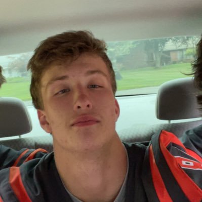 Southview c/o 2024, Football #18 RB/Nickel, Distance Track Runner, GPA 4.4, Insta: b_tuck2005