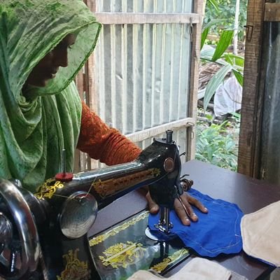 An alliance of underprivileg women entrepreneurs who are making biodegradable pads reusing textile scraps and breaking social taboo.