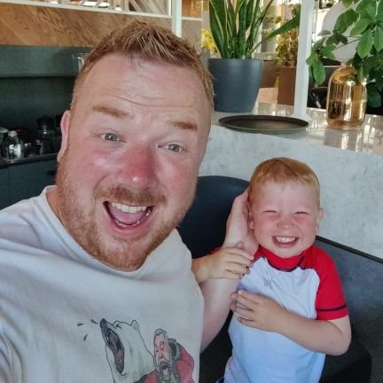 zeceej's profile picture. Is top boffin of the IT crowd at work, thats aboot it really! Clam chowder!