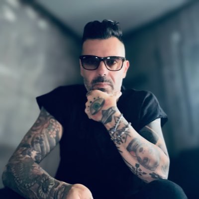 zambauamba's profile picture. POST FATA RESURGO