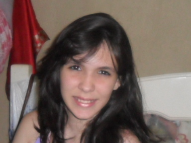 -Uma garota que sabe amar mais tbm odiar,elogiar mais tbm criticar;uma menina que sabe dar carinho,sabe dizer:Eu Te Amo mais tbm sabe dizer Eu Te Odeio...