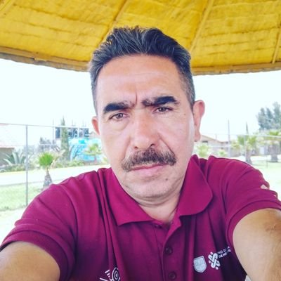 La vida es demasiado corta, sonríele con ternura a quien llora, ignora a quien te critica y sé feliz con quien te importa