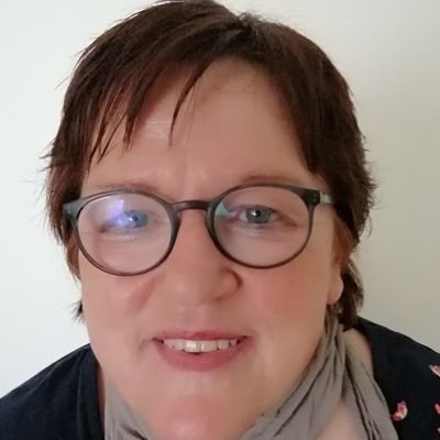 38 jaar geleden die Heimat verlaten en in Nederland komen wonen. Gewerkt in de sector zorg en welzijn. Betrokken burger en bestuurslid Sp Hardenberg/Ommen.