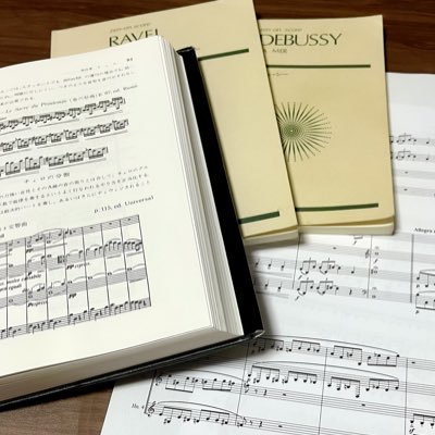 大阪音楽大学 作曲専攻では、作曲について幅広く学ぶのはもちろん、曲作りを通じて人間味あふれる豊かな感性を育てます。作曲の技能を生かした職業に就けるよう、学生の目的に応じた指導を実施。また、年に2回の作品発表会も行っています。