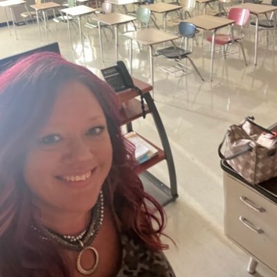 SpEdTeacher, hairstylist, dog mom, auntie, Brewers fan needs help to #clearthelist https://t.co/RaTHcHAmYo