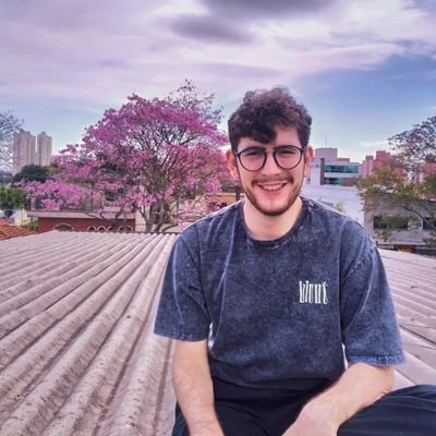 Um simples universitário entediado com a quarentena.
Podem me chamar de Voska