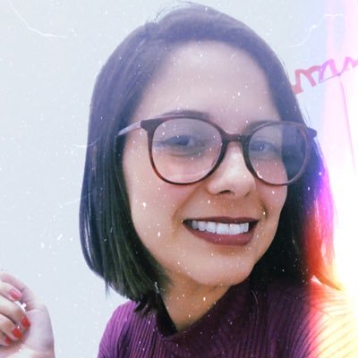 Humana, professora, leitora, escritora | Mestra em Teoria da Literatura - UFMG