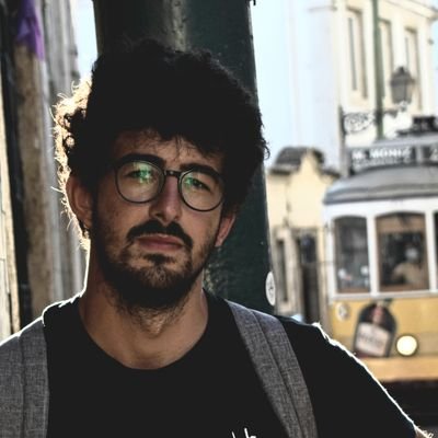 Periodista y Comunicación Política. Buena persona, mejor tuitero. Y de La Isla.
