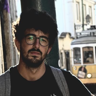 Periodista y Comunicación Política. Política andaluza en @lavozdelsures. Buena persona, mejor tuitero. Y de La Isla.