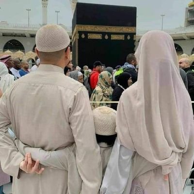 «لآ أمًيَلَ آلَيَ آلَکْثًرهّ، آلَلَهّمً آلَقُلَيَلَ آلَصّآدٍقُ مًنِ کْلَ شُيَء» ❤🌺
