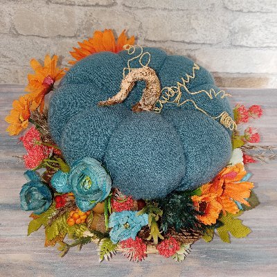 I make handmade seasonal decorations and every item is essentially a one-off. Discover my unique handmade and vintage items.