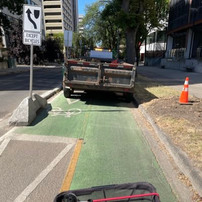 Evidence of bike lane disrespect in yeg. zero days since the last unobstructed bike lane #treaty6.