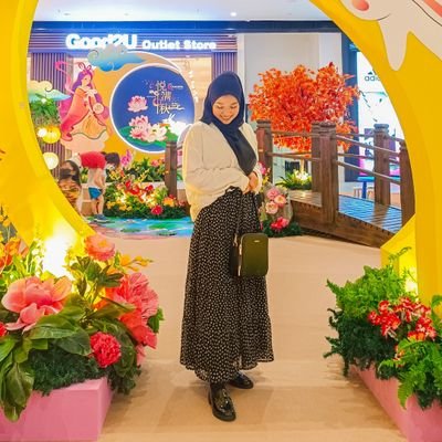 ZehaNoor's profile picture. Young Business Woman | Instagram Influencer ✨