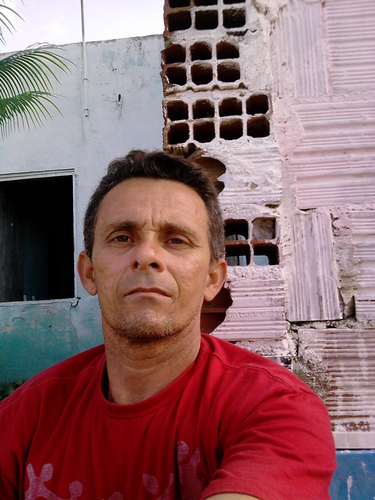 calcasiano medio olhos claros