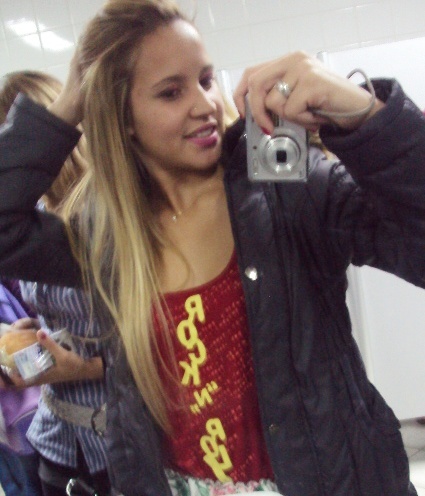 elas jogam piada, pensam que tá me abalando ' se manca suas , recalcadas tô pouco me lixando