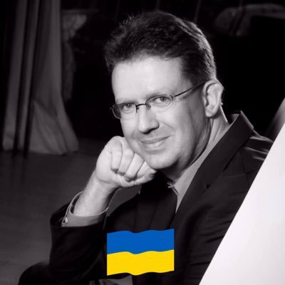 Twittering on arts+culture & the support of Ukraine. Listening daily to @MriyaReport since 23rd of February 2022 🙌🏻🇺🇦 and @Volya4UA radio since day one