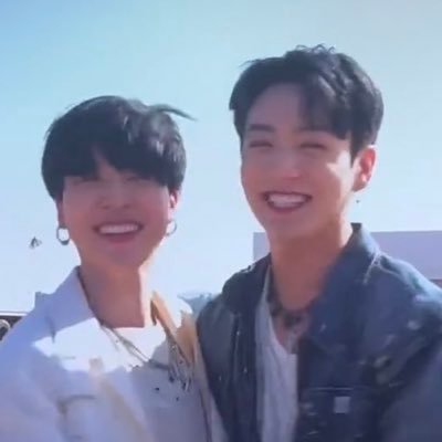 🇺🇸JM and JK. OT2 now, thx to HYBE/BH’s incompetence and “fans”. Black and grown. Minors DNI.
