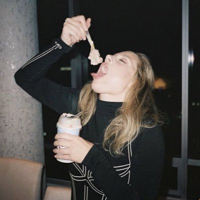 lover_liliw's profile picture. lili reinhart💛 bughead🖤.               💃Rvd lover