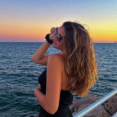 andrxxaaa_'s profile picture. De la isla;

in progress.