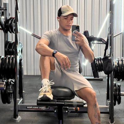 Solteiro virginiano versátil dotado grosso baiano moro em São Paulo tenho conteúdo 🍆🍑⚡🌈