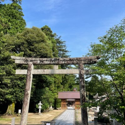 島根県は出雲市に鎮座している須佐神社のアカウントです。祭典の情報や須佐神社に関することを徒然なるままに投稿してます。「なかなか、島根の片田舎まで行けないよ！」という皆さんに普段の須佐神社の雰囲気がお伝え出来るように頑張ります！。botで祭典の情報等呟きますので煩わしかったらごめんなさい💦／神社関係のツイート巡回中！