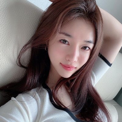 Evala62219483's profile picture. 